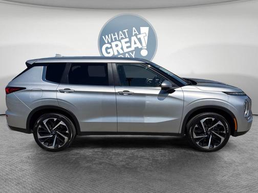 Silver Alloy 2024 Mitsubishi Outlander SE