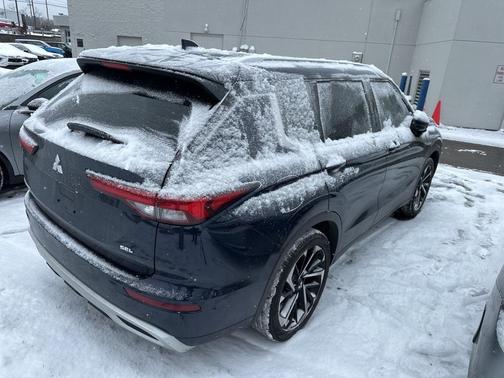 2023 Mitsubishi Outlander SEL