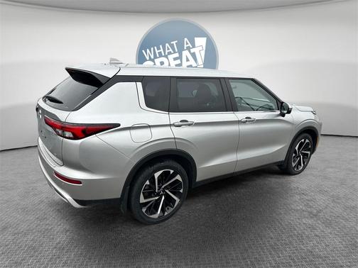 2023 Mitsubishi Outlander SE