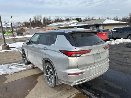 2023 Mitsubishi Outlander SE