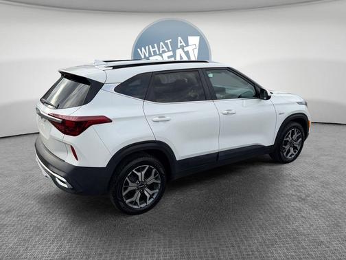 Snow White Pearl 2022 Kia Seltos EX