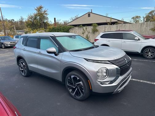 2023 Mitsubishi Outlander SE