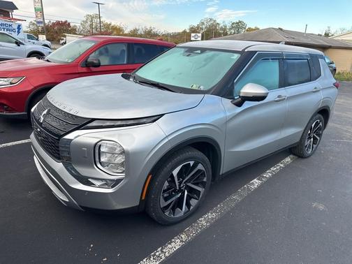2023 Mitsubishi Outlander SE