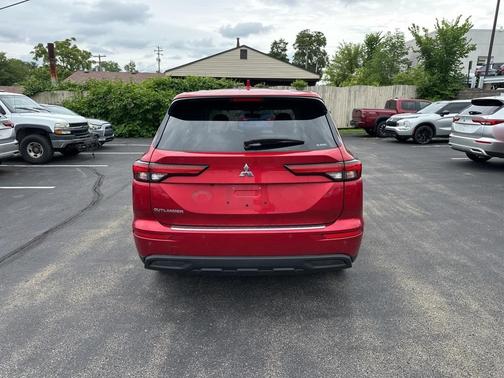 2022 Mitsubishi Outlander ES