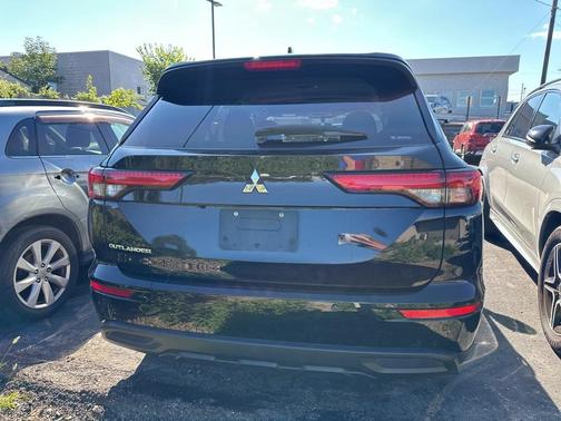 2024 Mitsubishi Outlander ES