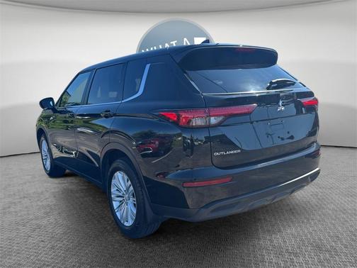2024 Mitsubishi Outlander ES