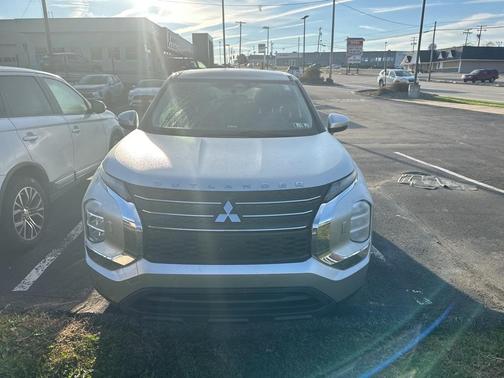 2022 Mitsubishi Outlander ES