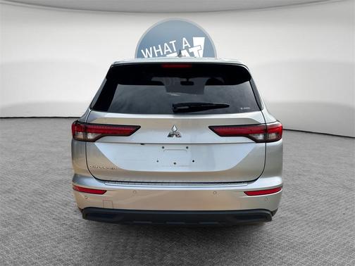 2022 Mitsubishi Outlander ES