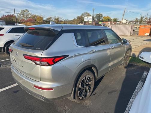 2022 Mitsubishi Outlander ES