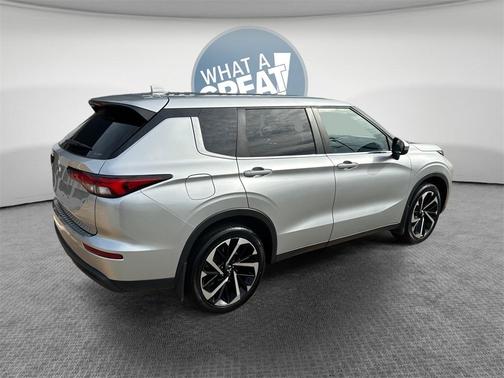 2022 Mitsubishi Outlander ES