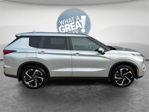 2022 Mitsubishi Outlander ES