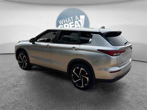2022 Mitsubishi Outlander ES