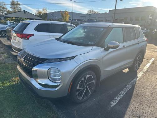 2022 Mitsubishi Outlander ES