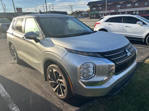 2022 Mitsubishi Outlander ES