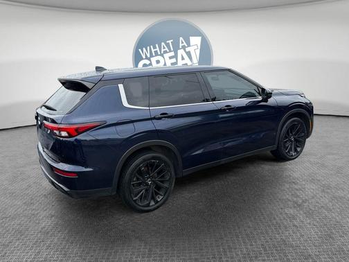 Cosmic Blue Metallic 2022 Mitsubishi Outlander Black Edition