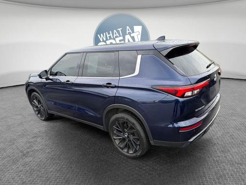 Cosmic Blue Metallic 2022 Mitsubishi Outlander Black Edition