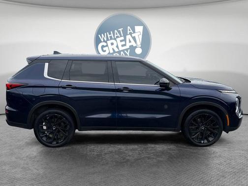 Cosmic Blue Metallic 2022 Mitsubishi Outlander Black Edition