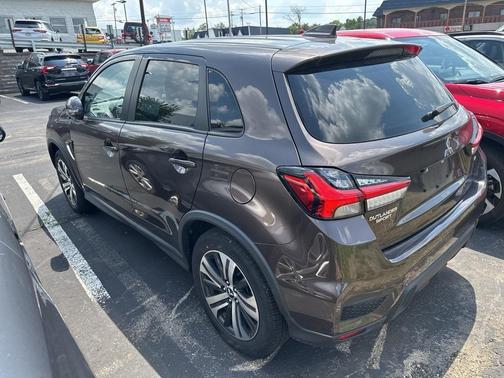 2024 Mitsubishi Outlander ES