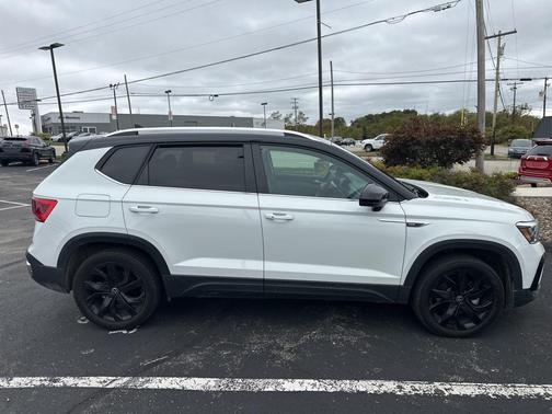 2024 Volkswagen Taos 1.5T SE