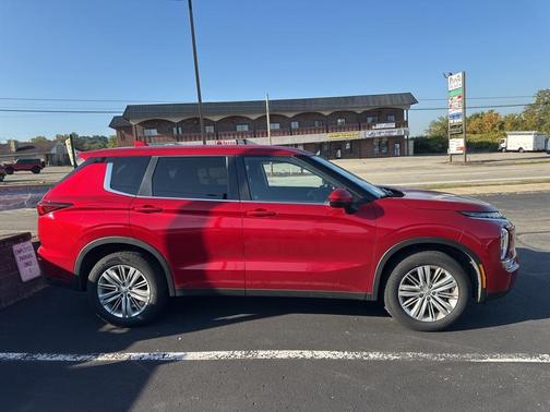 2024 Mitsubishi Outlander ES