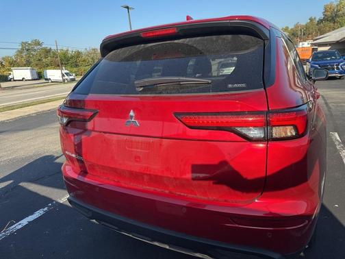 2024 Mitsubishi Outlander ES