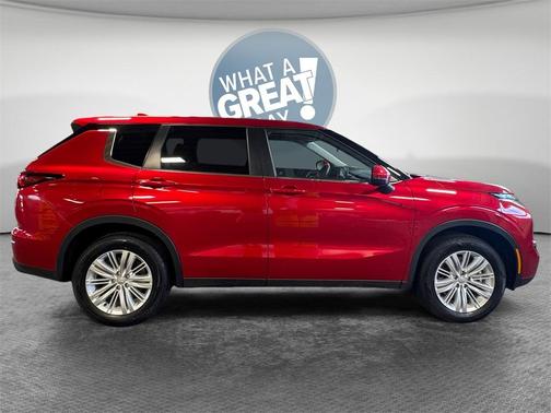 2024 Mitsubishi Outlander ES