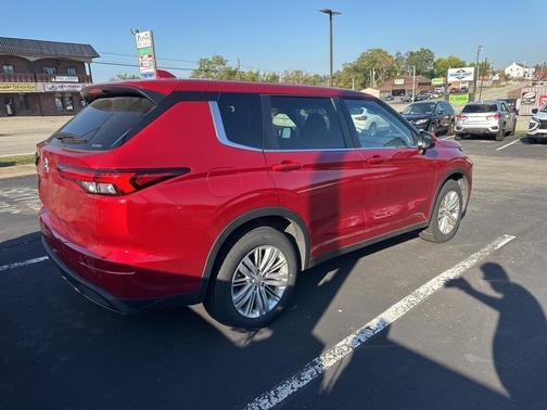 2024 Mitsubishi Outlander ES