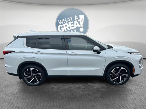 2022 Mitsubishi Outlander SE