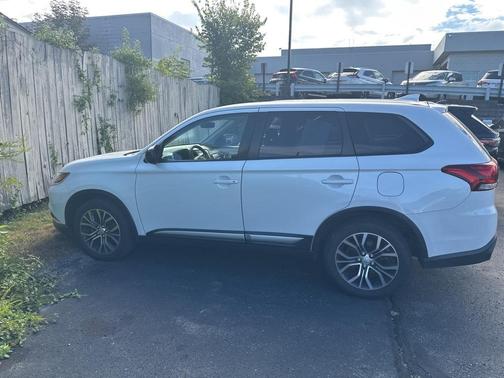 2018 Mitsubishi Outlander ES