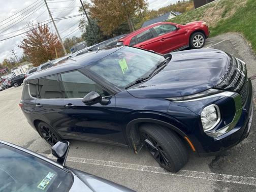 2023 Mitsubishi Outlander SE Black Edition