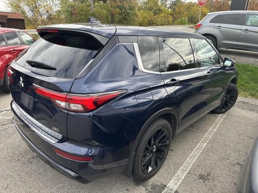 2023 Mitsubishi Outlander SE Black Edition