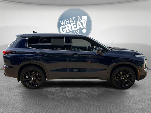2023 Mitsubishi Outlander SE Black Edition