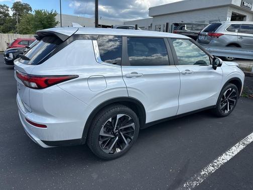 2022 Mitsubishi Outlander SE