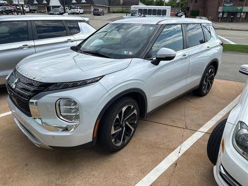 2022 Mitsubishi Outlander SE