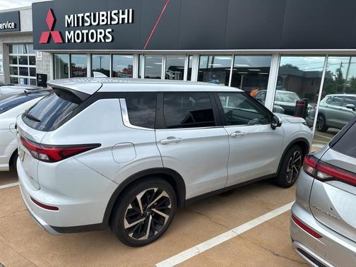 2022 Mitsubishi Outlander SE