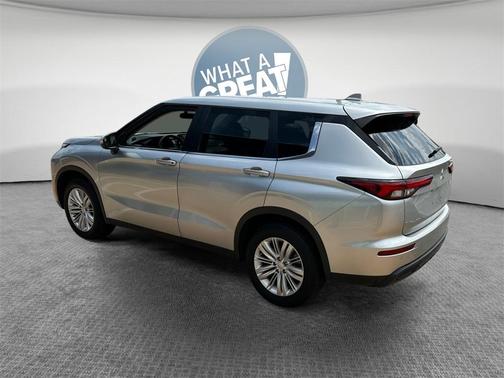 2022 Mitsubishi Outlander ES
