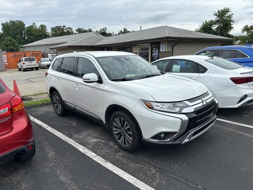 2022 Mitsubishi Outlander ES