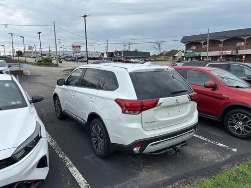 2022 Mitsubishi Outlander ES
