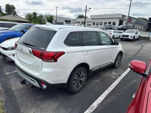 2022 Mitsubishi Outlander ES