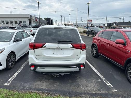 2022 Mitsubishi Outlander ES