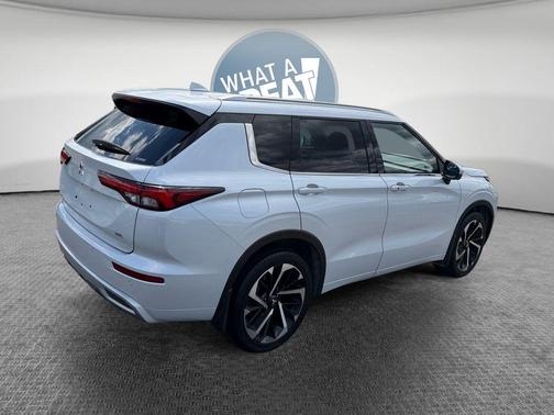 White Diamond 2022 Mitsubishi Outlander SEL