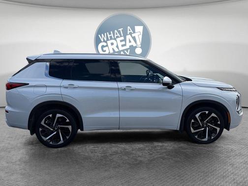White Diamond 2022 Mitsubishi Outlander SEL