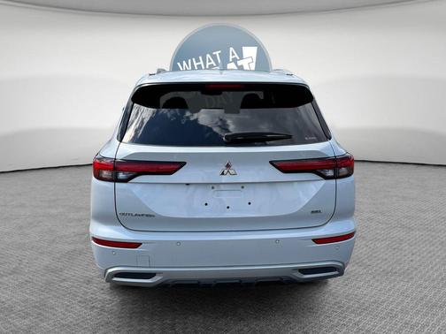 White Diamond 2022 Mitsubishi Outlander SEL