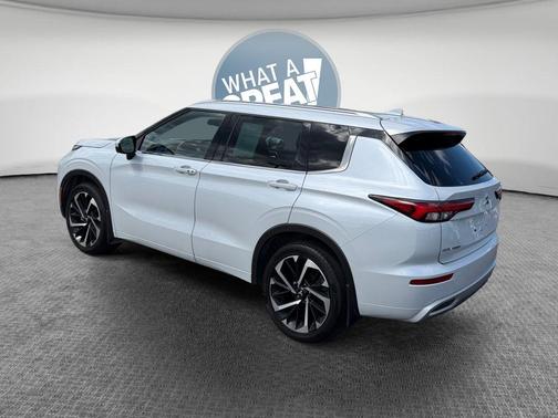 White Diamond 2022 Mitsubishi Outlander SEL