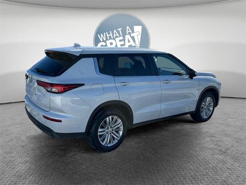 2024 Mitsubishi Outlander ES