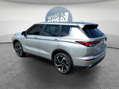 2022 Mitsubishi Outlander ES