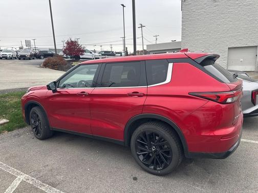 2024 Mitsubishi Outlander SE Black Edition