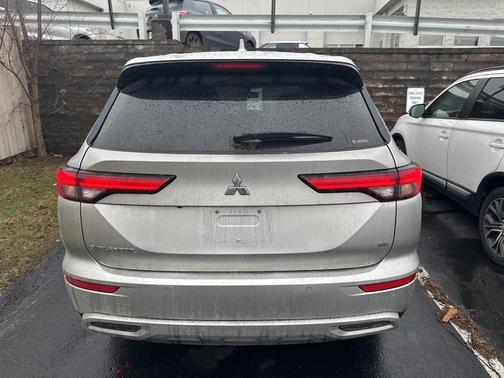 2022 Mitsubishi Outlander SE