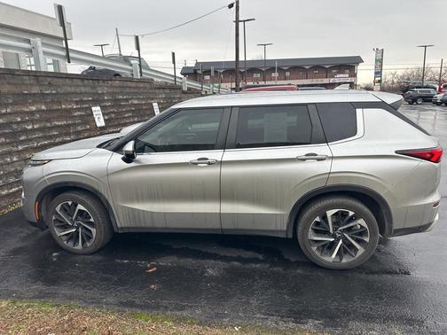2022 Mitsubishi Outlander SE