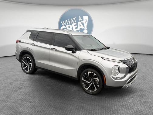 Alloy Silver Metallic 2024 Mitsubishi Outlander SE